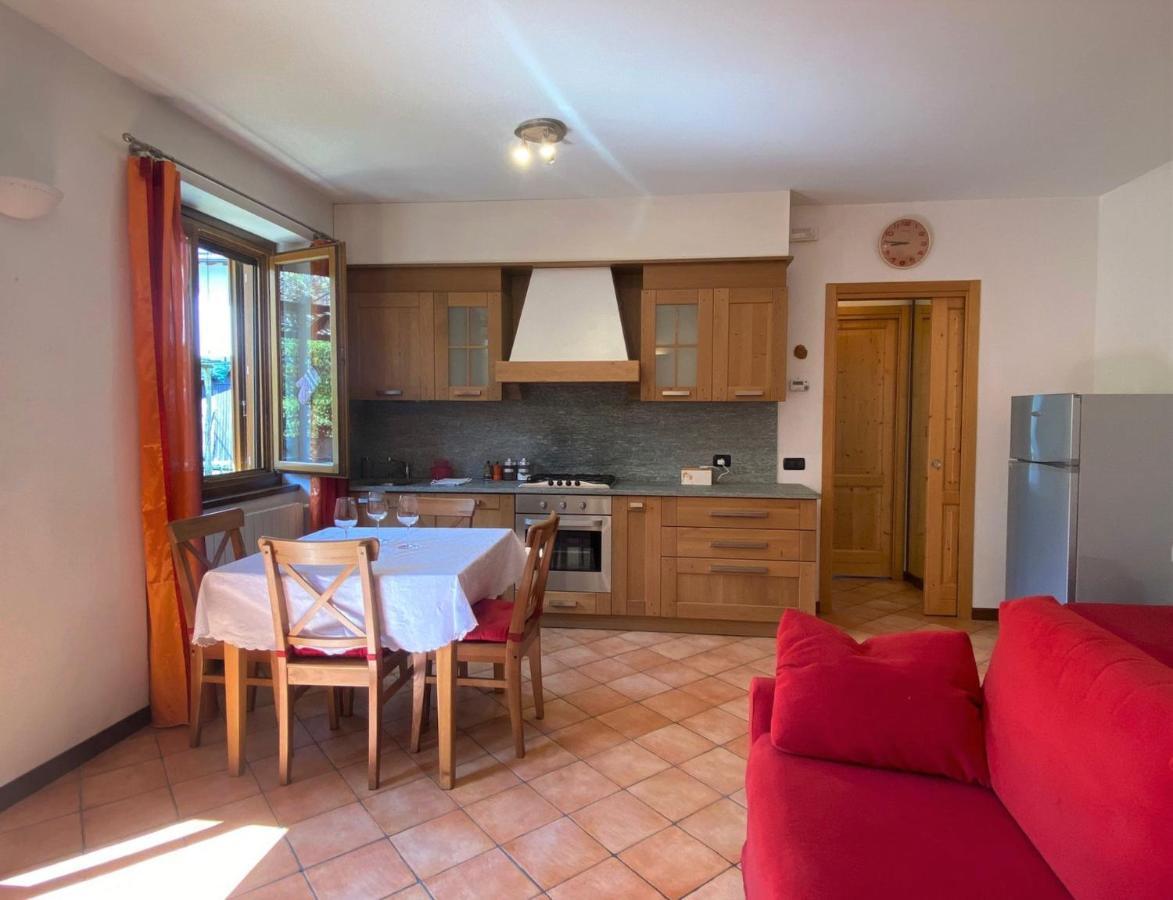 Ferienwohnung The Children Smile- With Private Garden Colico Exterior foto
