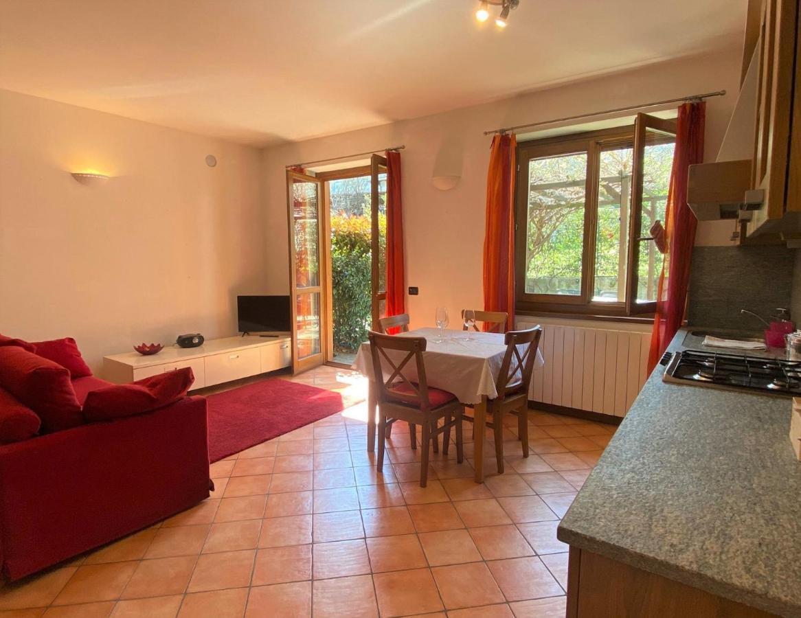 Ferienwohnung The Children Smile- With Private Garden Colico Exterior foto