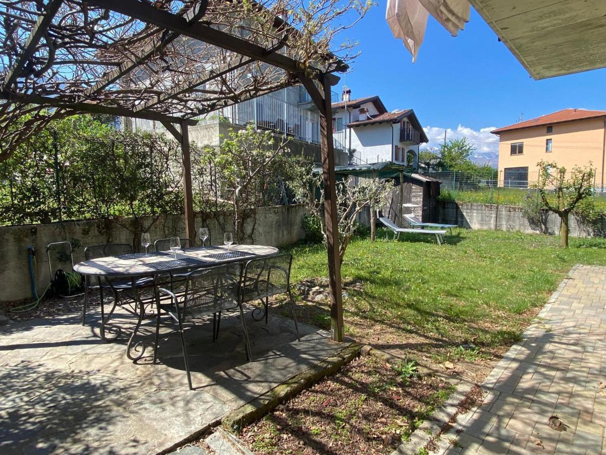 Ferienwohnung The Children Smile- With Private Garden Colico Exterior foto