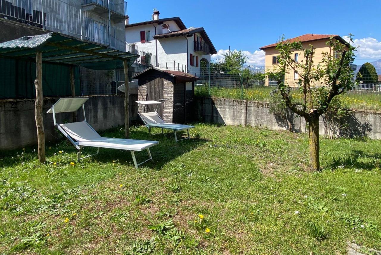 Ferienwohnung The Children Smile- With Private Garden Colico Exterior foto