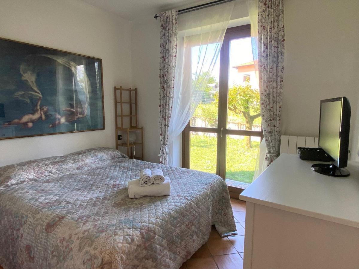 Ferienwohnung The Children Smile- With Private Garden Colico Exterior foto